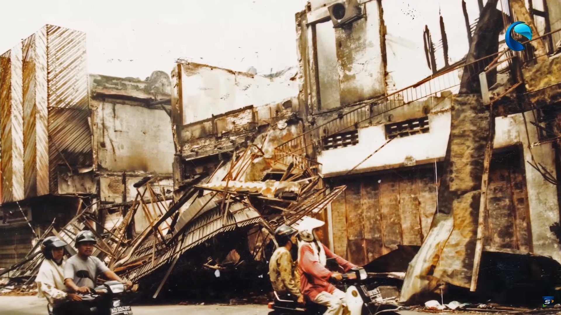    Sisa kebakaran dan kerusuhan daerah Coyudan, Mei di Solo, 1998     